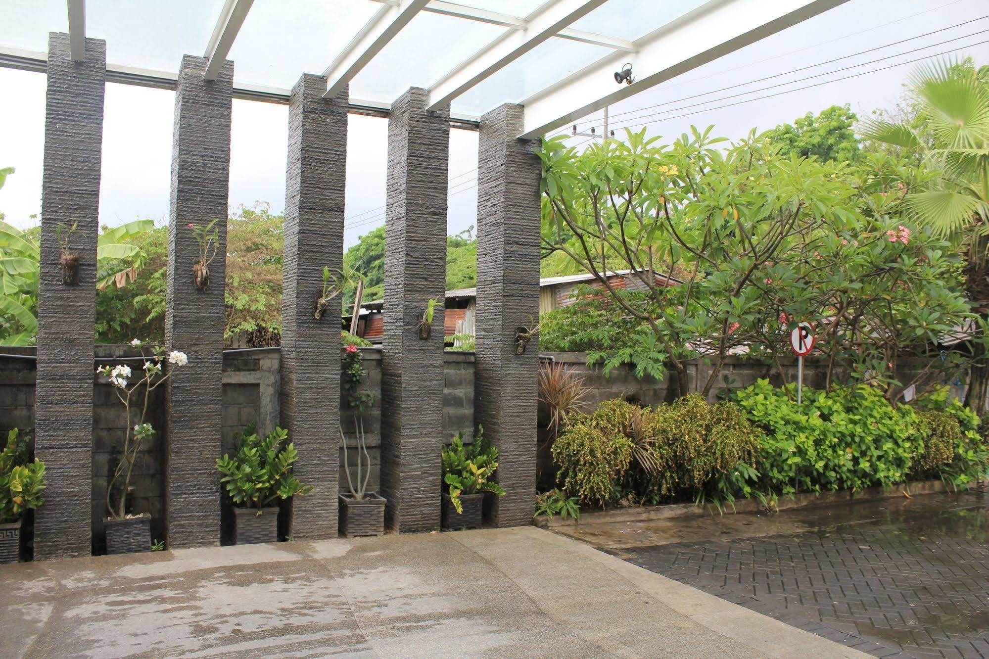 Hotel Tilamas Juanda Sawotratap Bagian luar foto