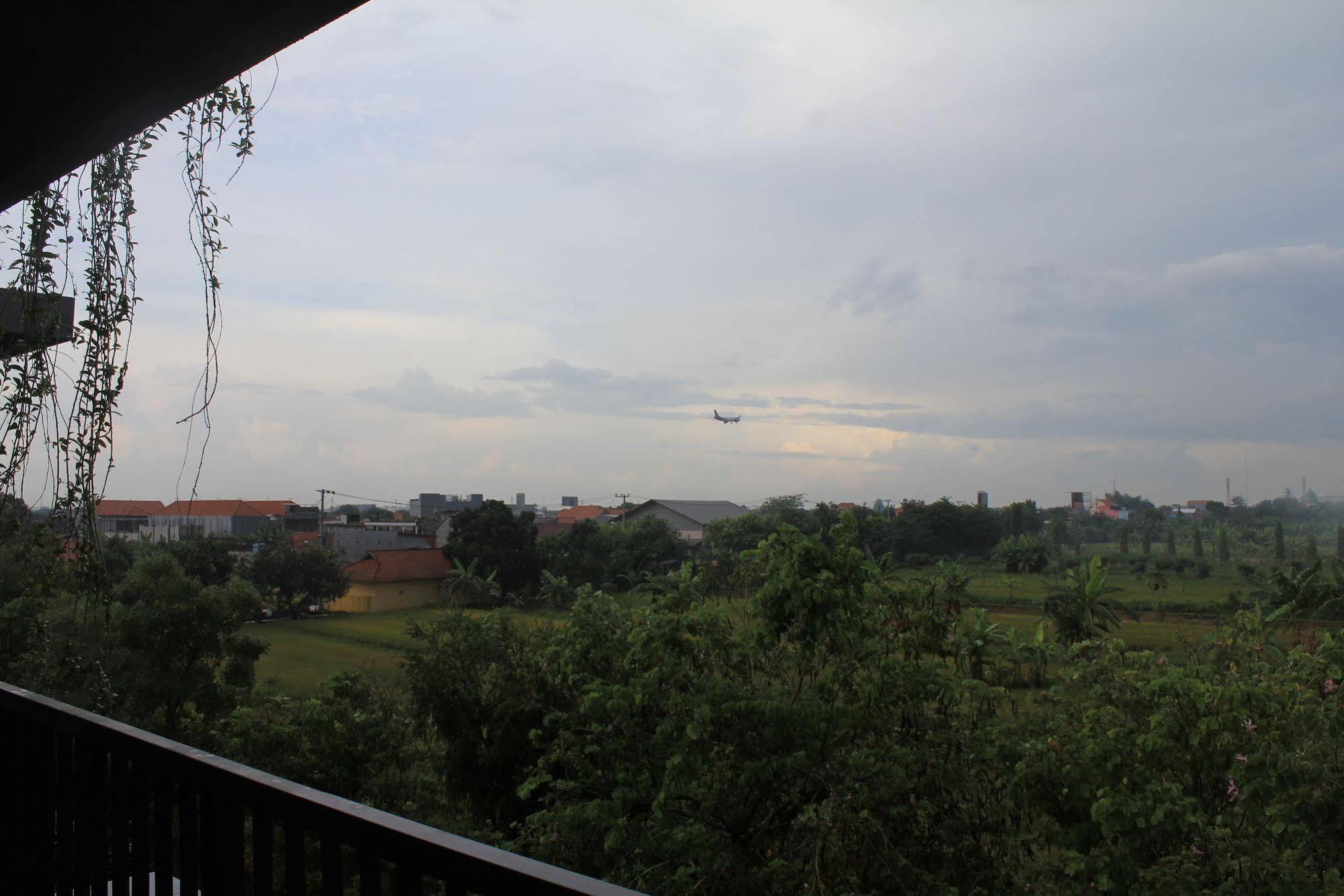 Hotel Tilamas Juanda Sawotratap Bagian luar foto