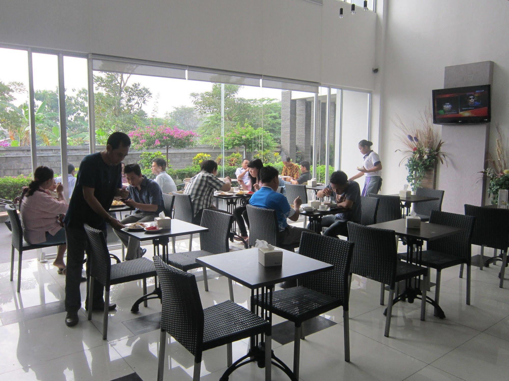 Hotel Tilamas Juanda Sawotratap Bagian luar foto