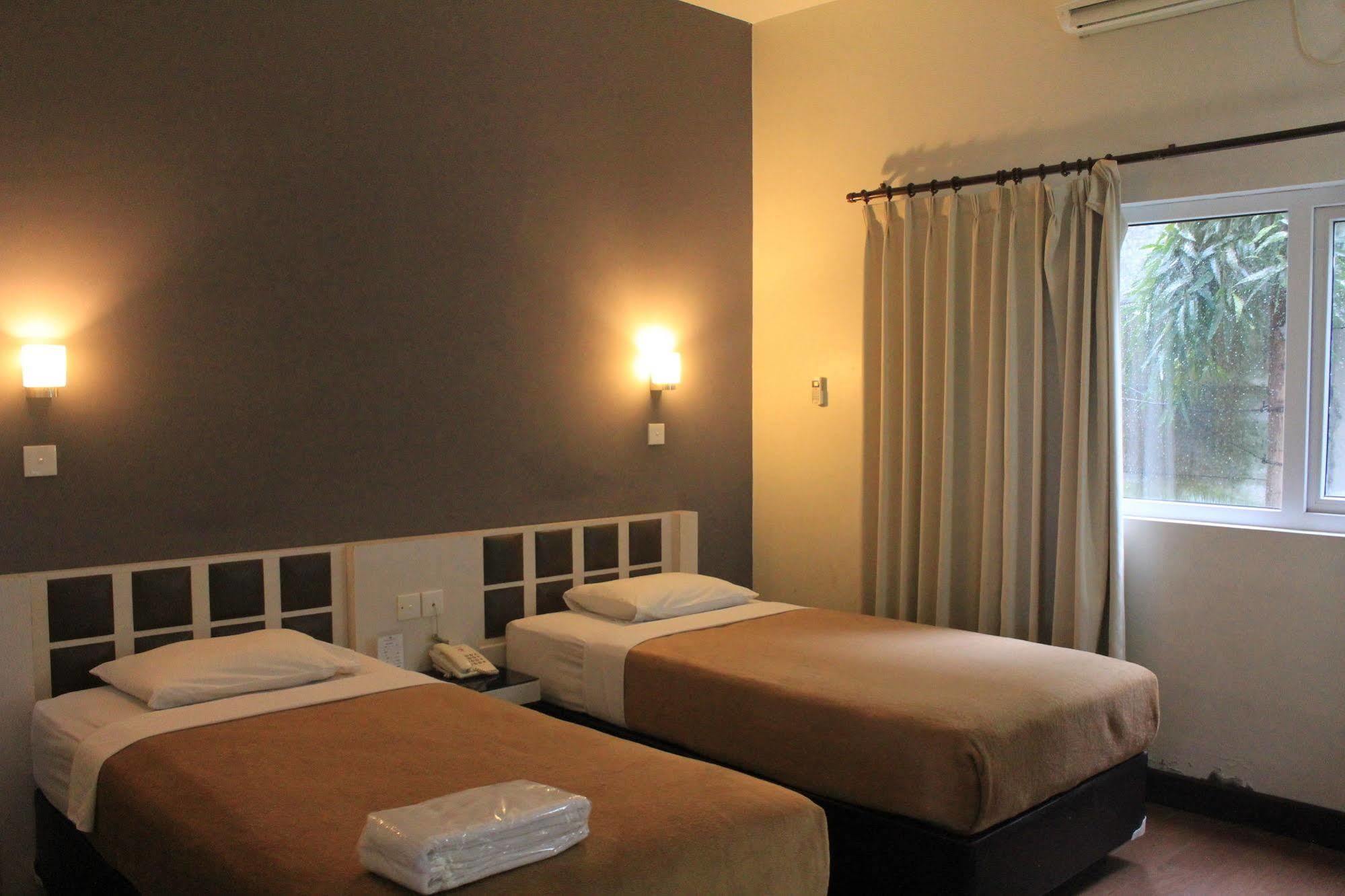 Hotel Tilamas Juanda Sawotratap Bagian luar foto