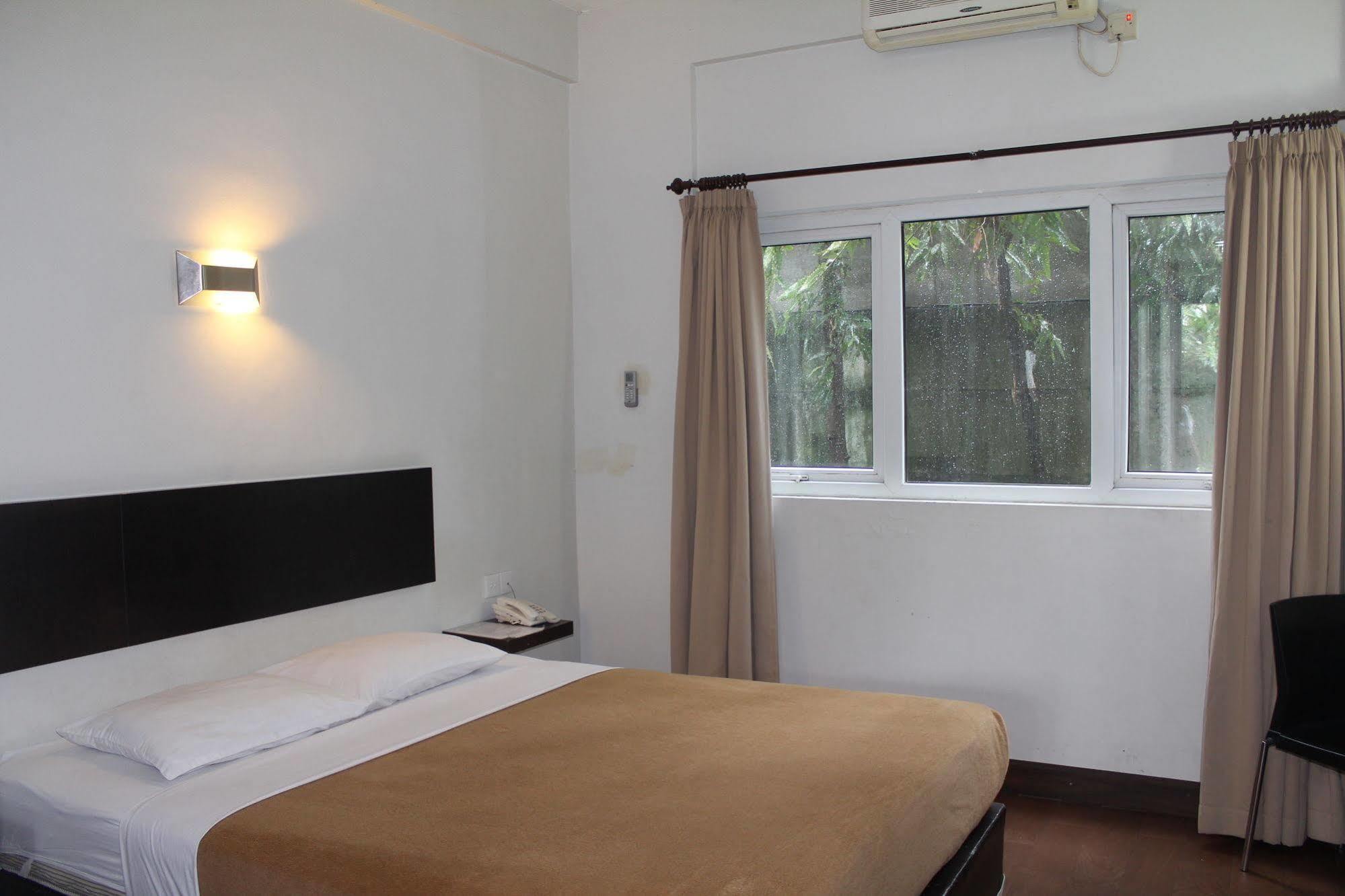 Hotel Tilamas Juanda Sawotratap Bagian luar foto